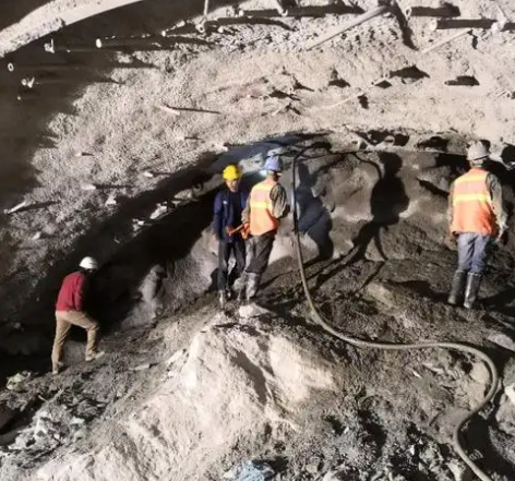 南靖拱顶带模注浆料的施工流程及注意事项